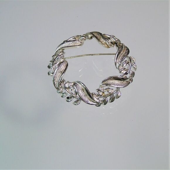 Coro Brooch Leaf Wreath Vintage Jewelry Signed - Picture 7 of 8